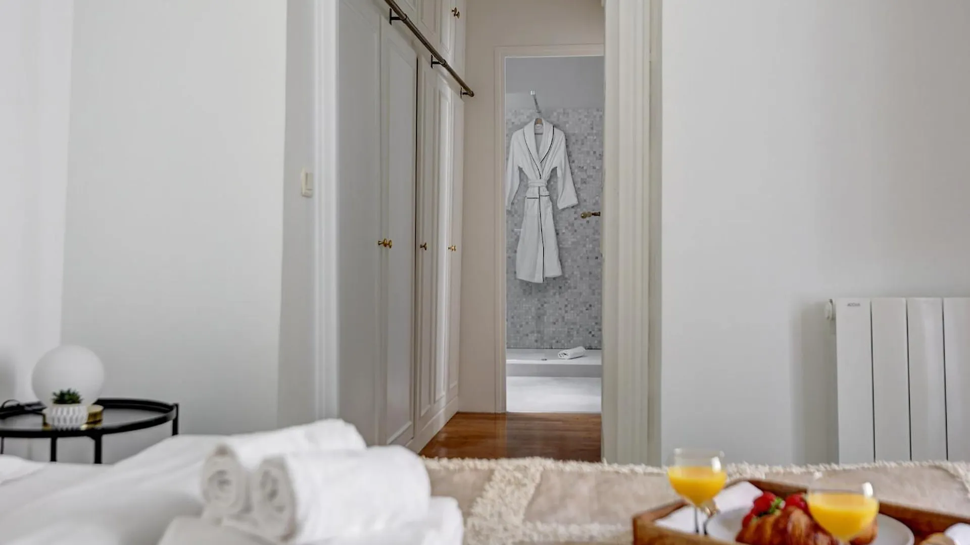 Champs-Elysees - 2Br With Balcony - Cityapartmentstay Paris Lägenhet