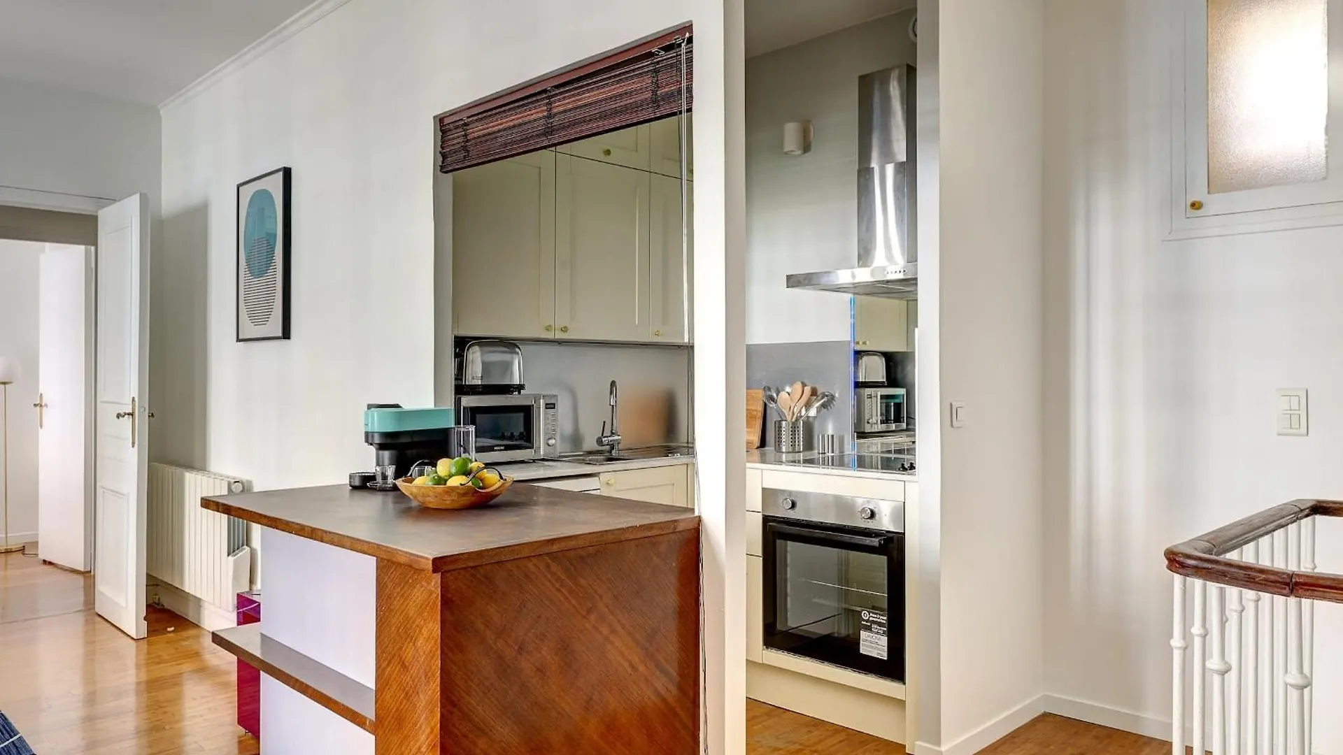 Lägenhet Champs-Elysees - 2Br With Balcony - Cityapartmentstay Paris