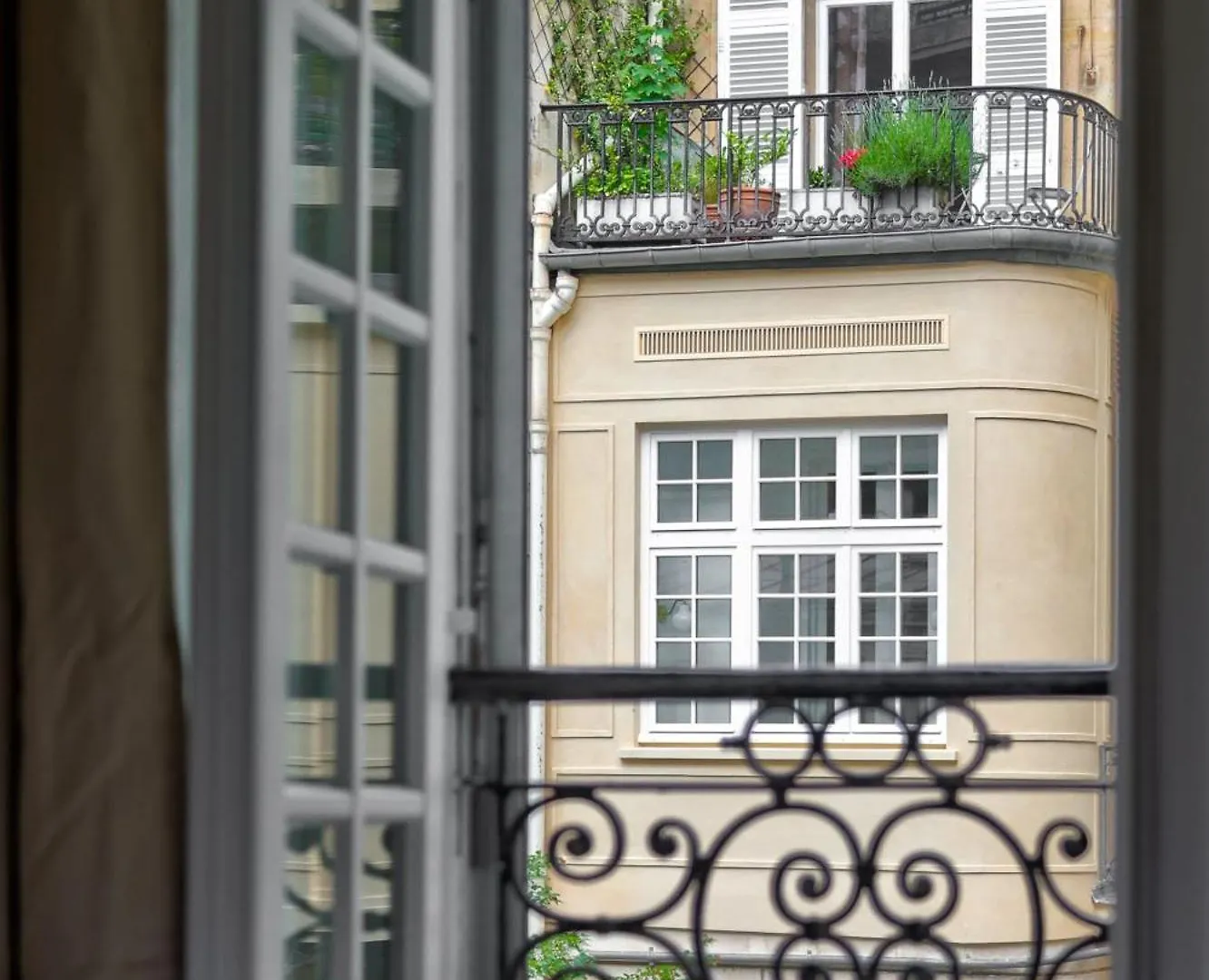 Champs-Elysees - 2Br With Balcony - Cityapartmentstay Paris 0*,  Frankrike