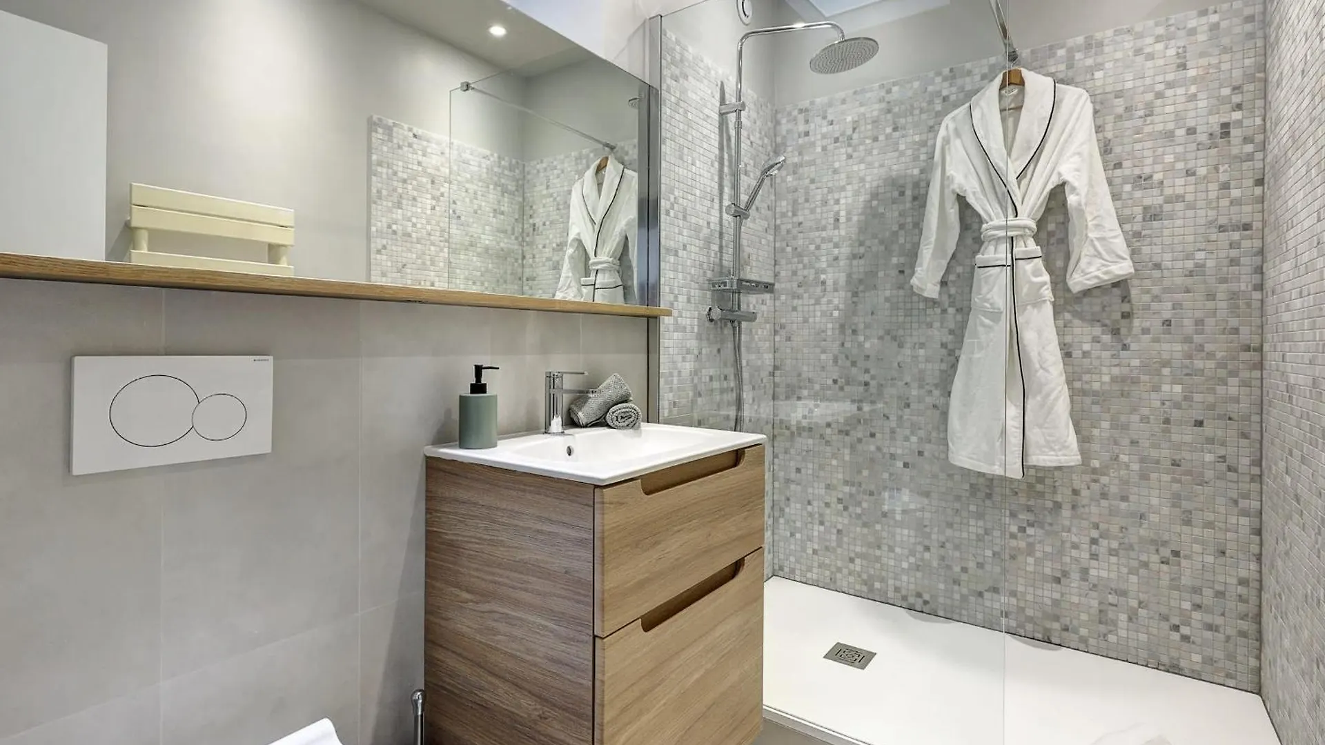Champs-Elysees - 2Br With Balcony - Cityapartmentstay Paris