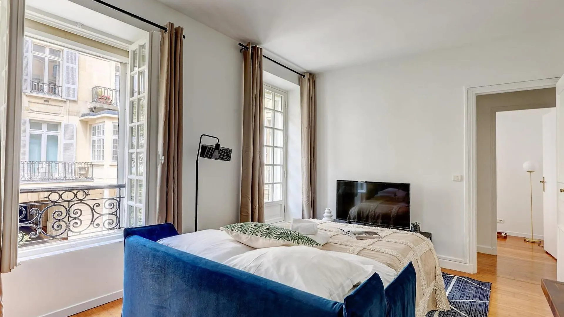 Apartment Champs-Elysees - 2Br With Balcony - Cityapartmentstay Paris