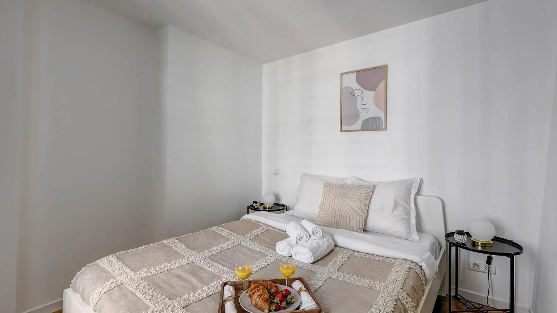Champs-Elysees - 2Br With Balcony - Cityapartmentstay Paris France