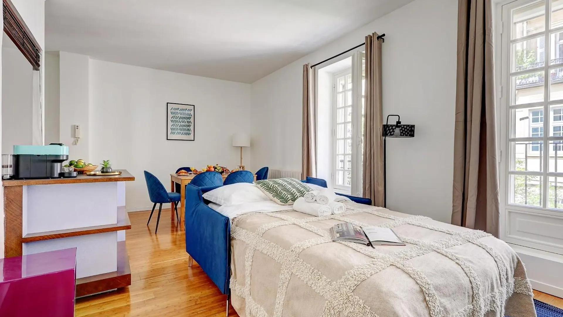 Champs-Elysees - 2Br With Balcony - Cityapartmentstay Paris Apartment