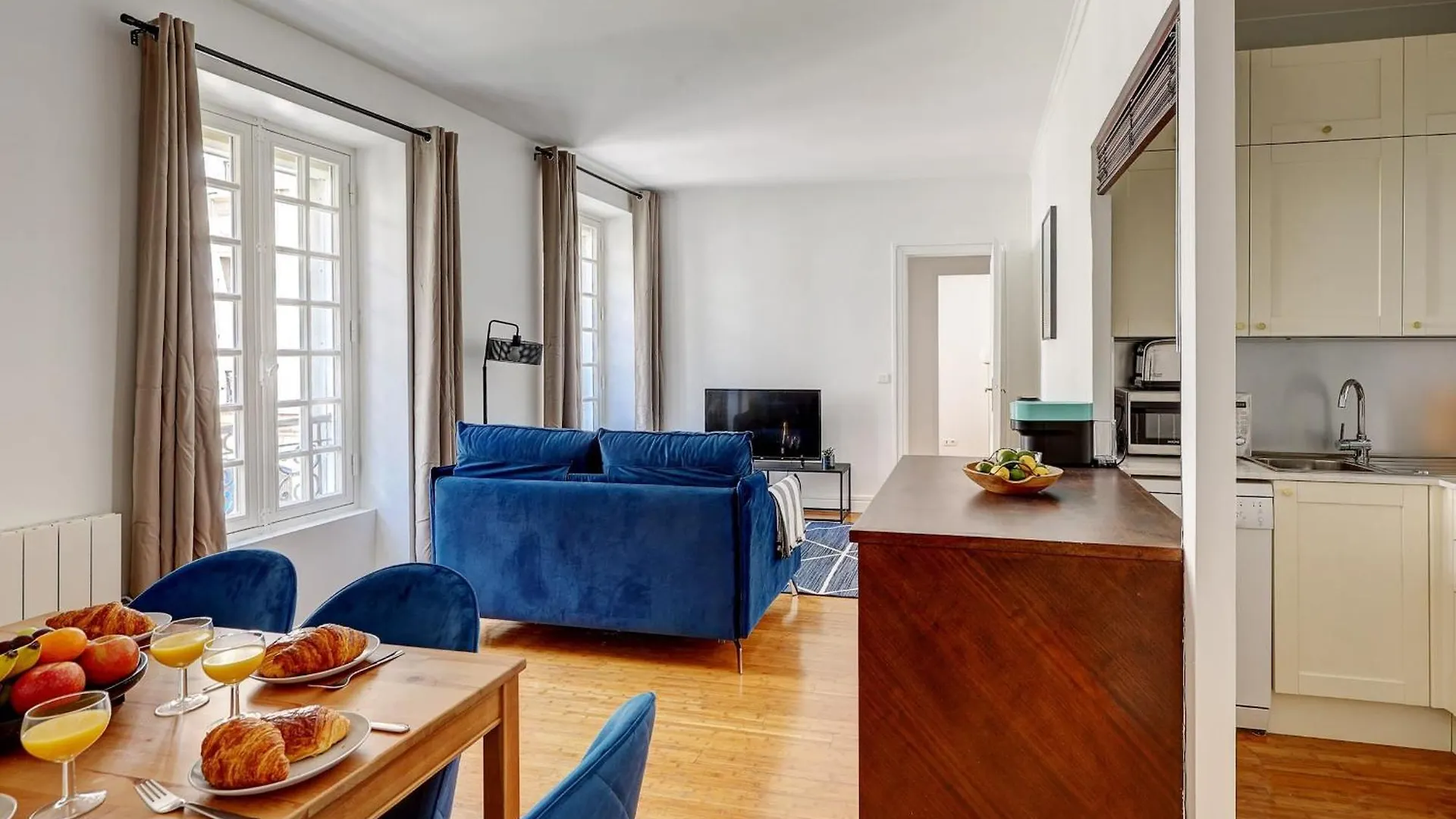 Champs-Elysees - 2Br With Balcony - Cityapartmentstay Paris France